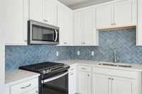 Building Photo - 3 Bedroom 2.5 Bathroom House in Hawthorne ...