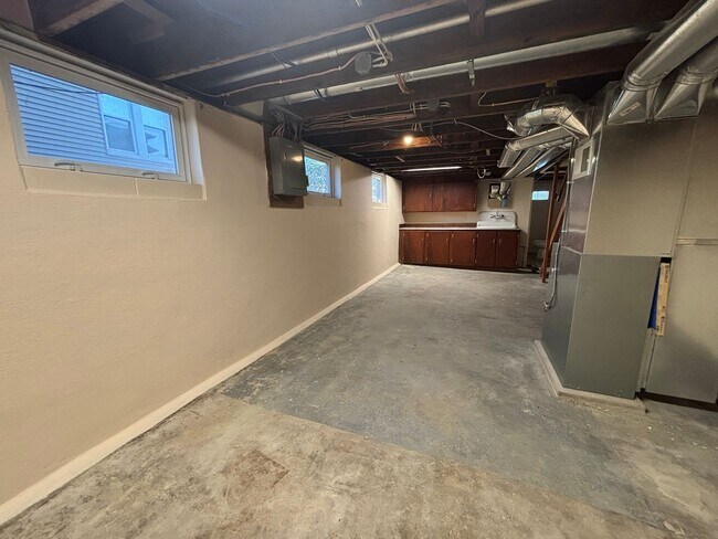 Building Photo - 317-319 18th Ave Moline, IL