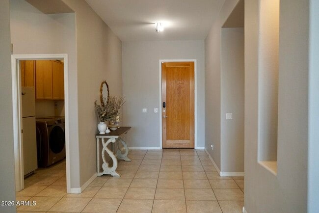 Building Photo - 571 W Locust Dr.