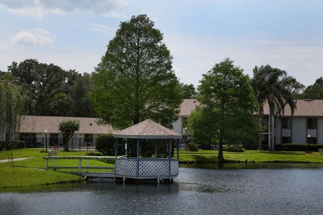 Building Photo - 1/1 first floor condo with community pool ...