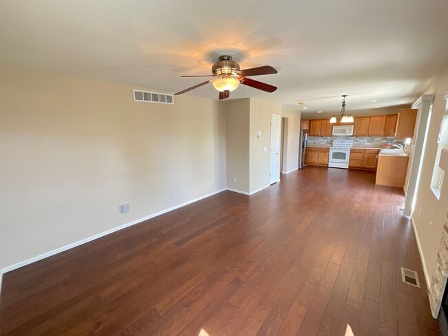 Building Photo - 3 Bedroom Home Available Near Barnes Rd & ...