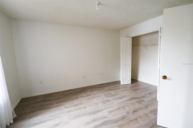 Building Photo - 405 Fountainhead Cir