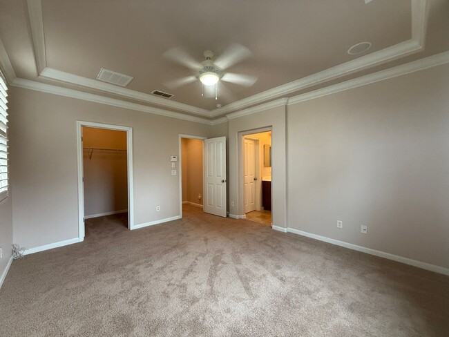 Building Photo - Modern 2 bedroom, 2.5 Bathroom Townhouse i...