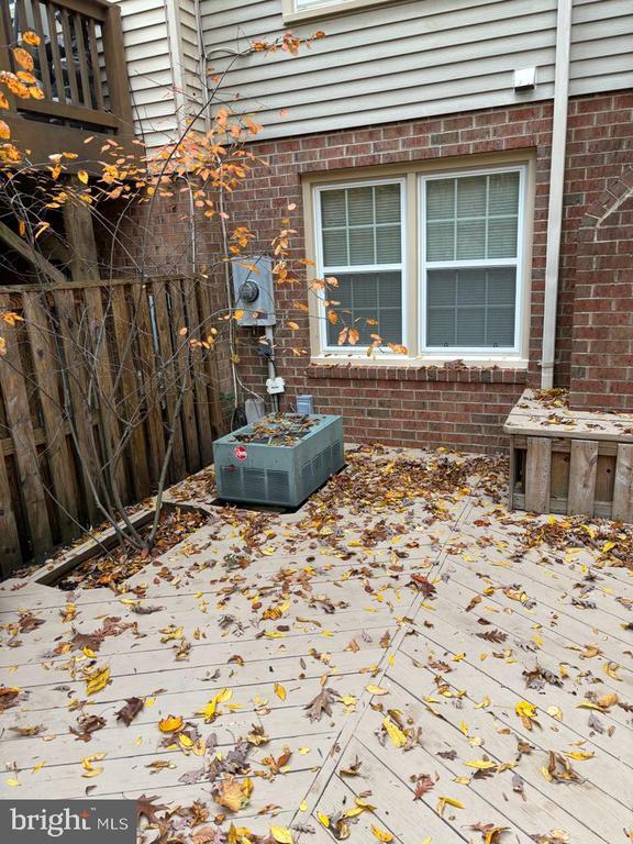 Building Photo - 6803 Wild Rose Ct