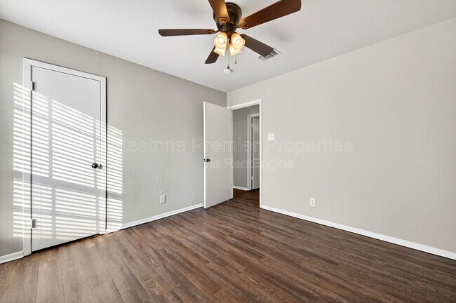 Building Photo - 401 Utah St