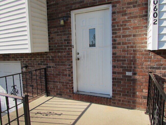 Building Photo - 3 Bedroom House Close to FLW -  New LVP Fl...