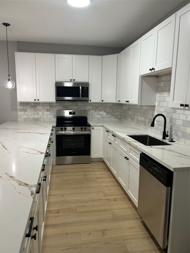 Building Photo - 9914-9918 Fillmore St