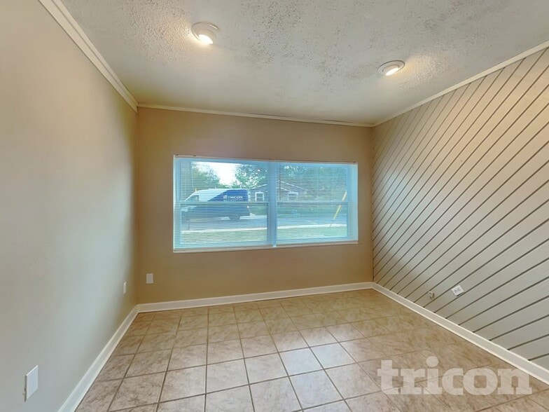 Building Photo - 615 5th Ave N