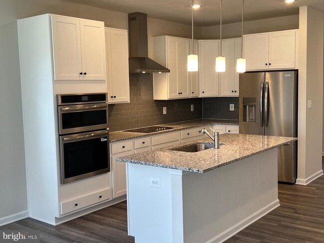 Building Photo - 400 Silver Birch Dr