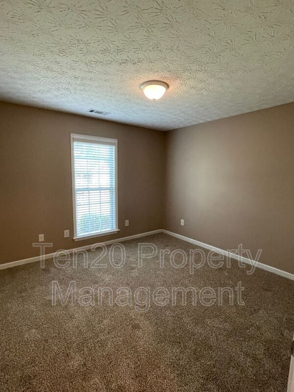 Building Photo - 7974 N Ivy Park Dr