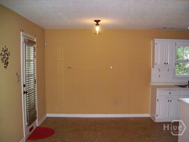 Building Photo - 141 Wakefield Dr