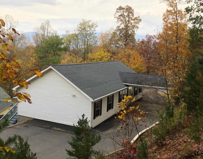 Fall season - 124 Kent St