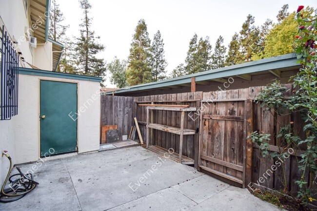 Building Photo - 2 Bed & 1.5 Bath Townhouse in San Jose, CA...