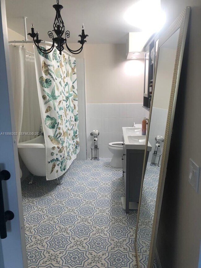 Building Photo - 1913 S Ocean Dr