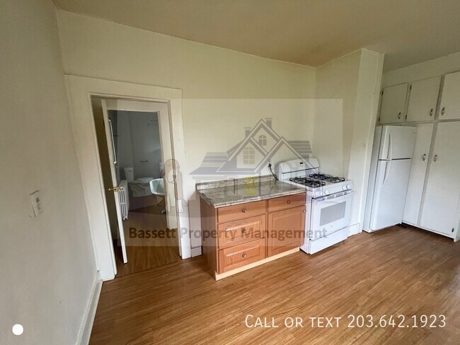 Building Photo - 115 Hubbard Pl