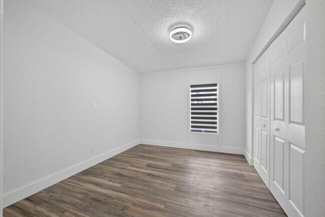 Building Photo - 1320 B Rd