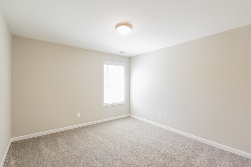 Building Photo - 1070 Sutherland Dr