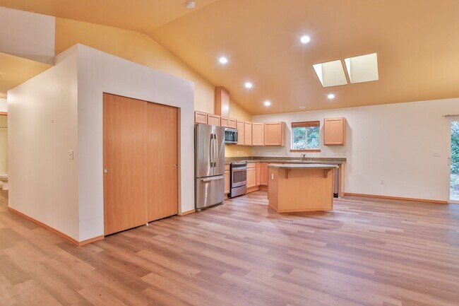 Building Photo - Private Beach Access Comes with This Lovely Freeland Home!