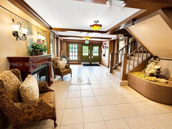Building Photo - 3660 Inverrary Dr