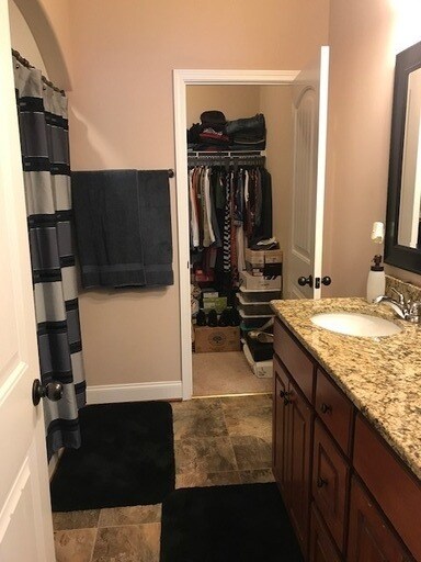 Building Photo - Stunning New Home with Master on the Main