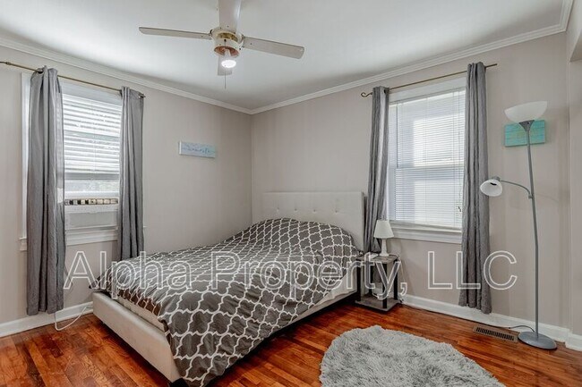 Building Photo - 4 Long Hill St