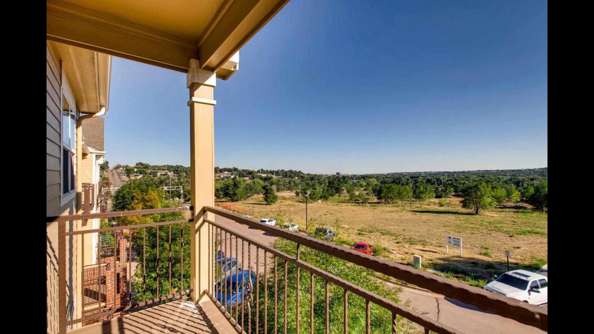 Building Photo - 324 E Fountain Blvd