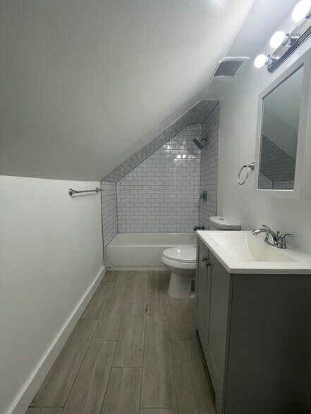 Building Photo - 148 Chilton St