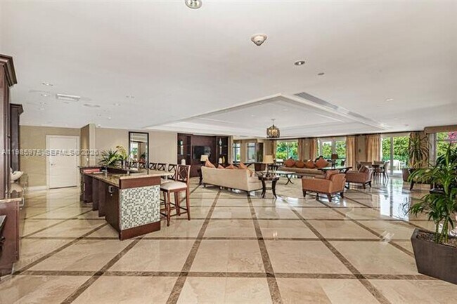 Building Photo - 20000 E Country Club Dr