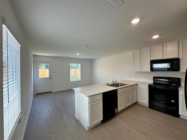 Building Photo - 833 Sandhill Ln