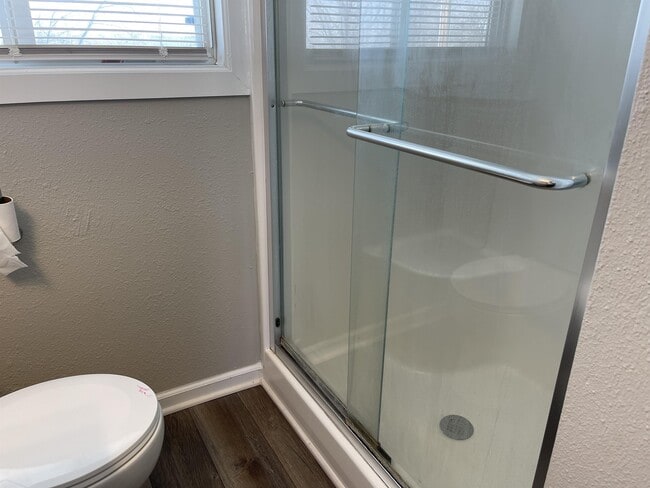 Building Photo - 600 Sara St