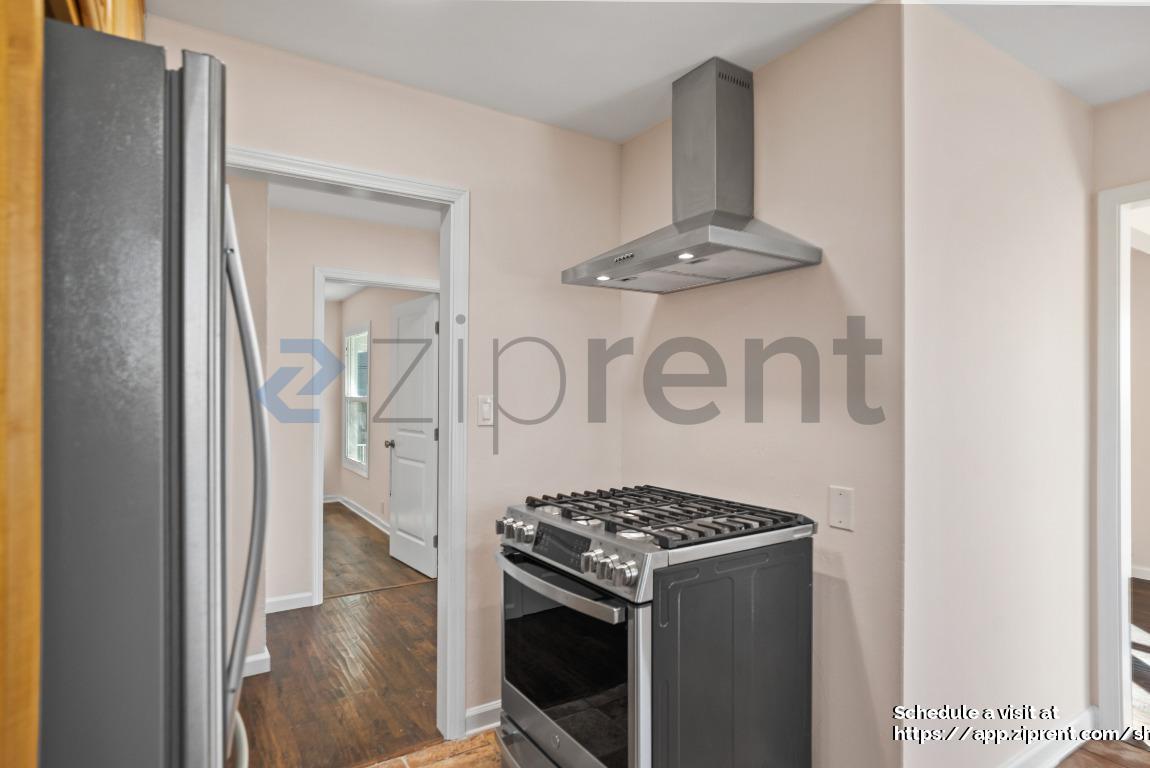 Building Photo - 682 Kern St