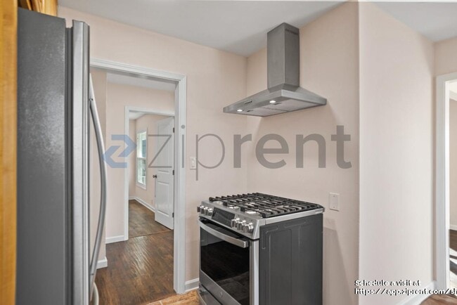 Building Photo - 682 Kern St