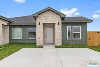 Building Photo - 690 Seminole Ln