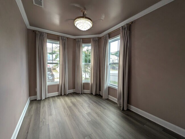 Building Photo - Modern Corner Lot Townhome located in the Ivy Ridge Community in South Carolina !