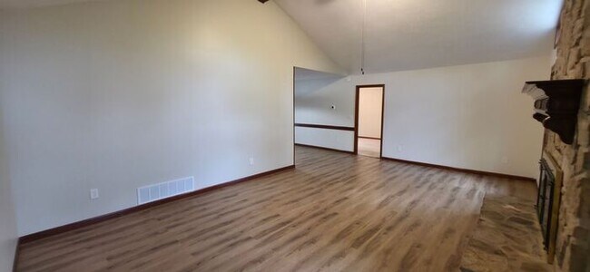 Building Photo - Beautiful Ranch Style Home!