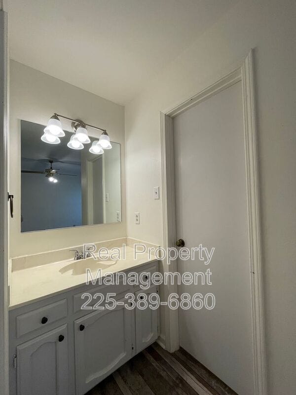 Building Photo - 9841 Siegen Ln