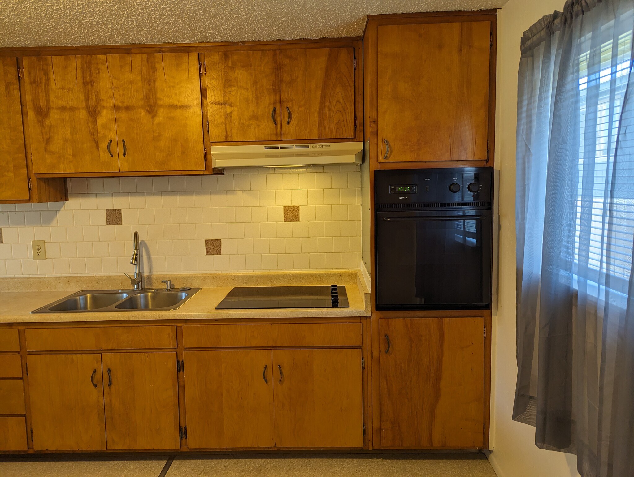 Building Photo - 339 Effie St