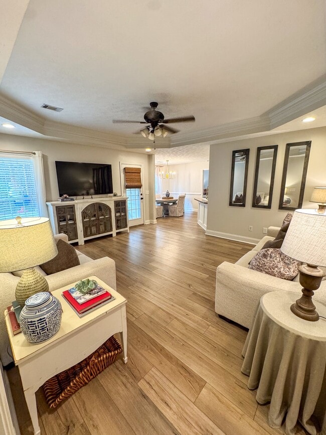 Building Photo - 127 Lee Rd 2181