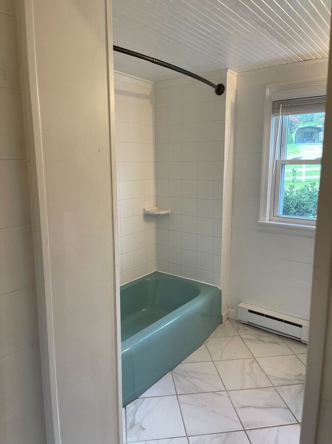 Building Photo - Quaint Country Cottage On Large Lot Near Downtown Blacksburg