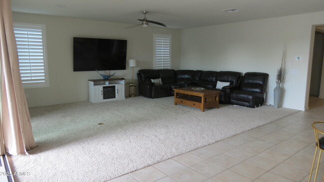 Building Photo - 5862 N 86th Dr
