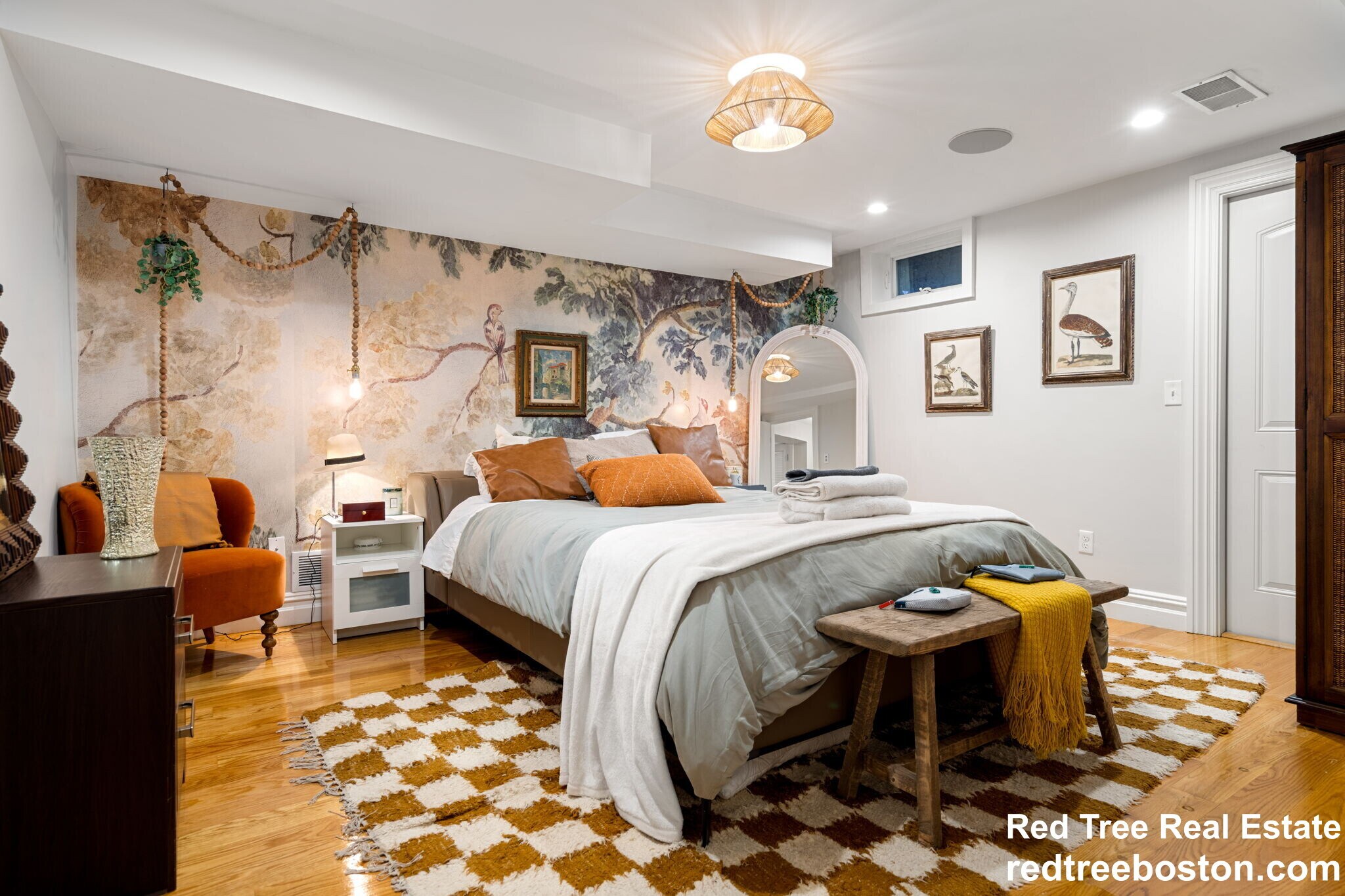 Building Photo - 687 E 6th St