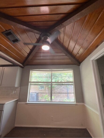 Building Photo - 1121 Goldenrod Dr