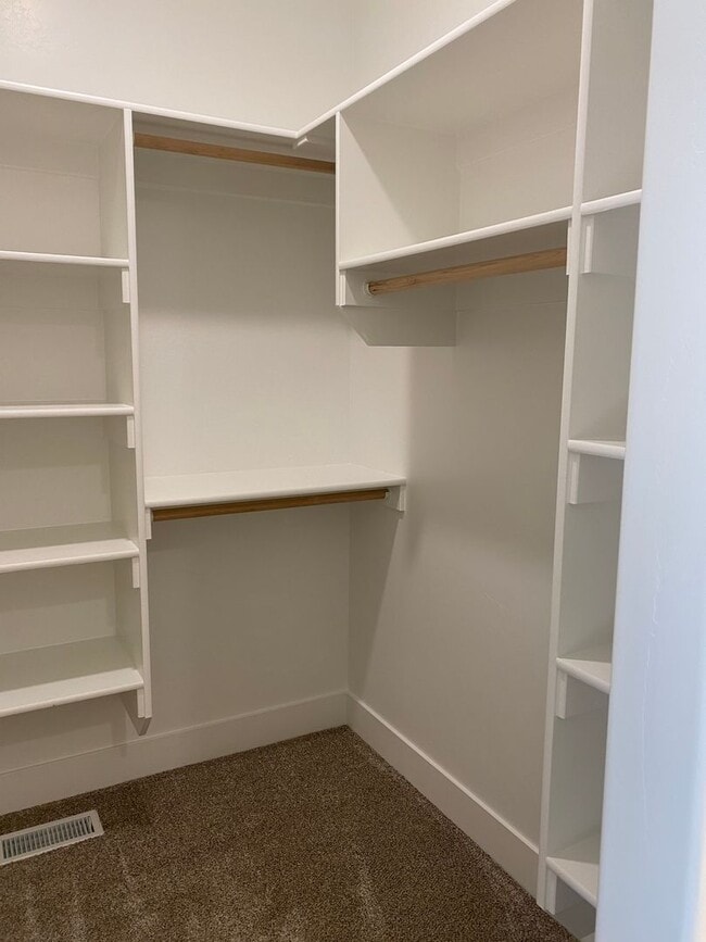 Building Photo - CHECK OUT THIS TOWNHOME IN SUGAR CITY WITH THE HOA and INTERNET INCLUDED!!