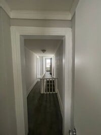 Building Photo - Available July 1st! 3 Bed 1.5 Single Family Home!