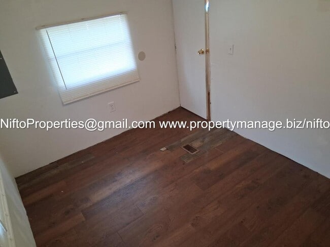 Building Photo - 5612 Aenon Ln