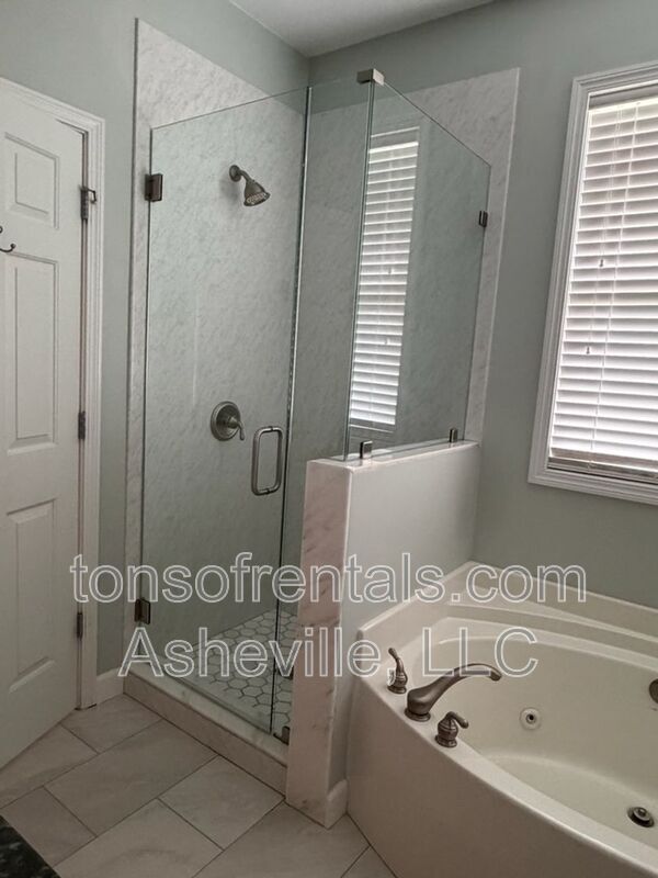Building Photo - 18 Spelter St