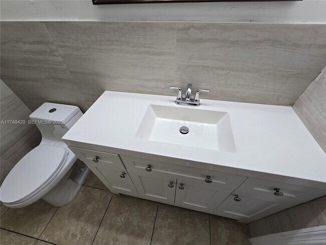 Building Photo - 812 SW 13th St