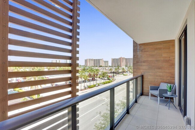 Building Photo - 3040 N Ocean Blvd