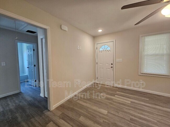 Building Photo - 2507 Moreland St