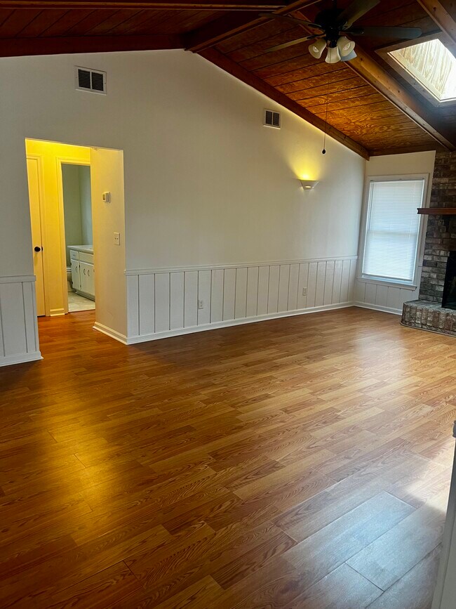 Building Photo - 1234 Island View Dr